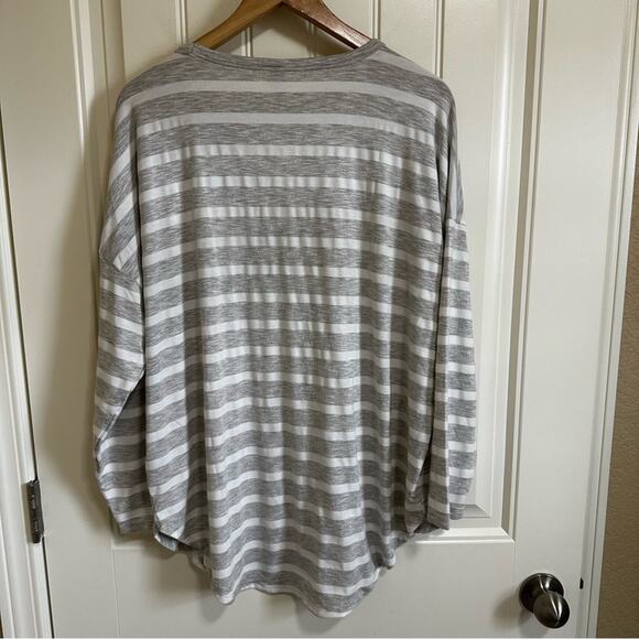 Old Navy women’s sweatshirt xl NWT gray white‎ - Picture 6 of 8